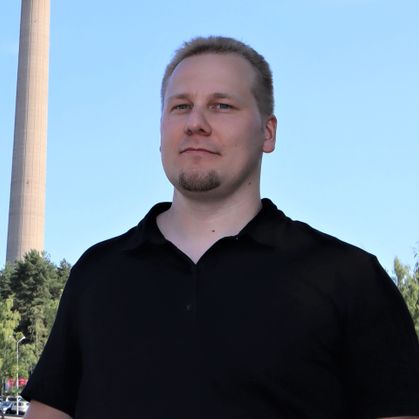Toni Luopajärvi (oik./alh.) on kuuluu Wiiste Oy:n perustajiin. Hän toimii tällä hetkellä Wiisteen kehitysjohtajana.