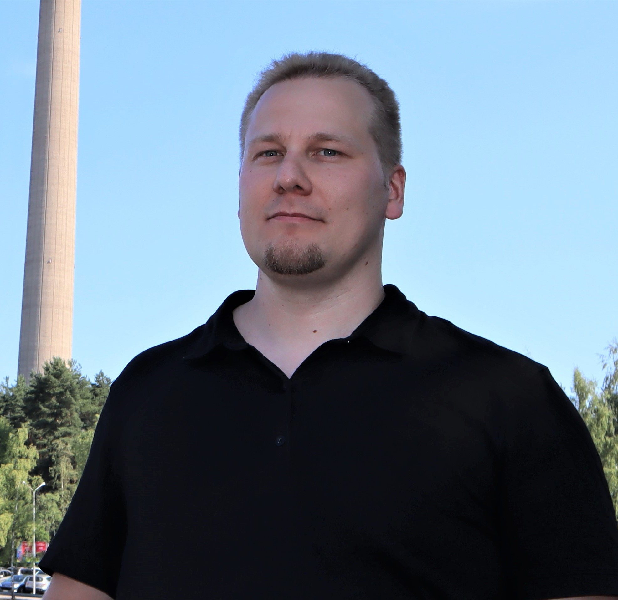 Toni Luopajärvi (oik./alh.) on kuuluu Wiiste Oy:n perustajiin. Hän toimii tällä hetkellä Wiisteen kehitysjohtajana.